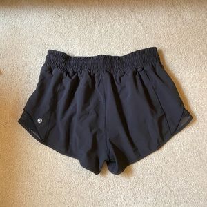 Lululemon hotty Hot 2.5” shorts
